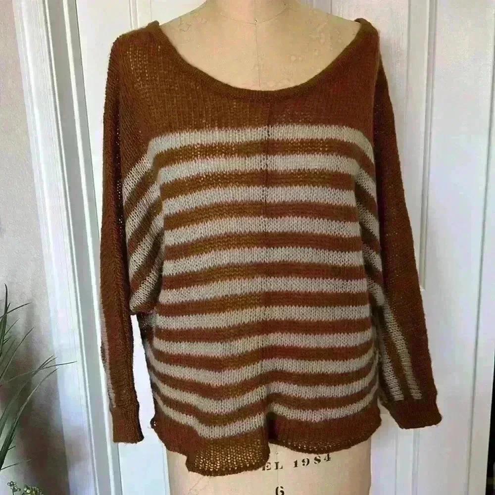 Wooden Ships. Loose knit dolman sleeve sweater. Size M/L